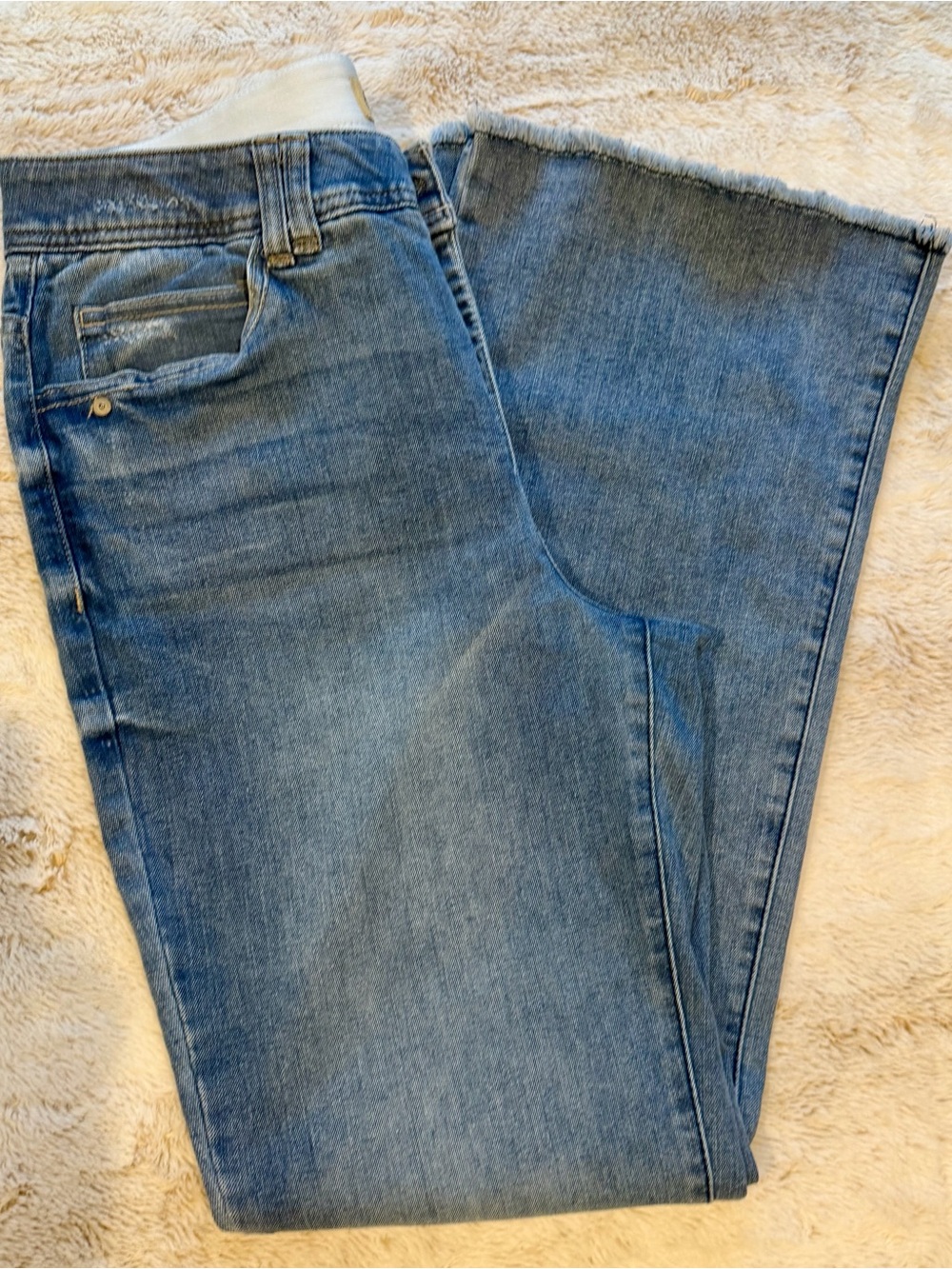 Democracy Women’s Medium Blue Stretch Jeans with Raw Hem - Picture 8 of 8